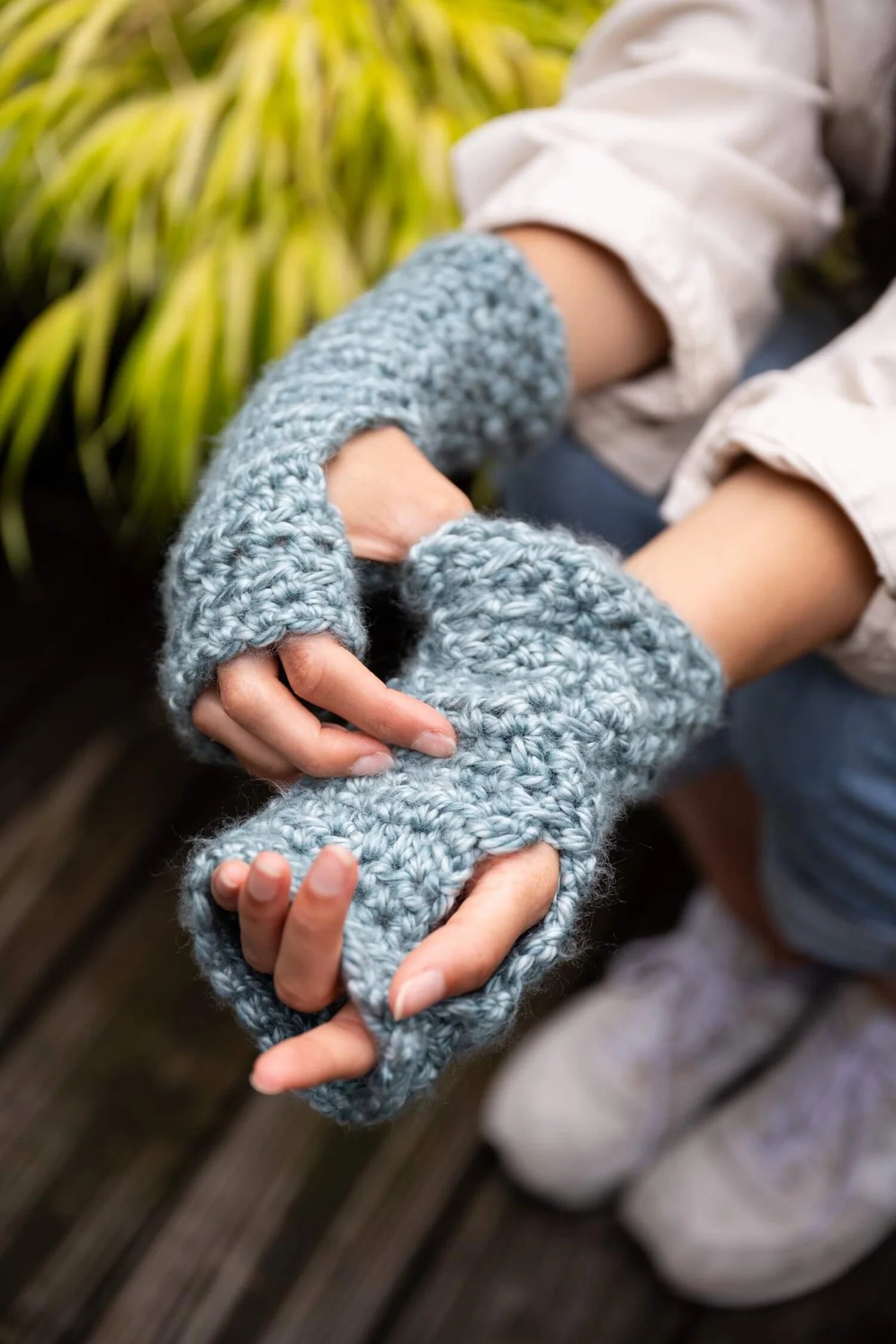 Wristers (Crochet) From Lion Brand Yarn - FREE DIGITAL