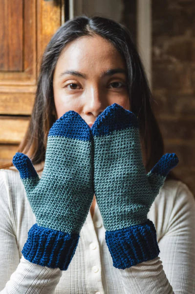 Colorplay Mittens (Crochet) From Lion Brand Yarn - FREE DIGITAL